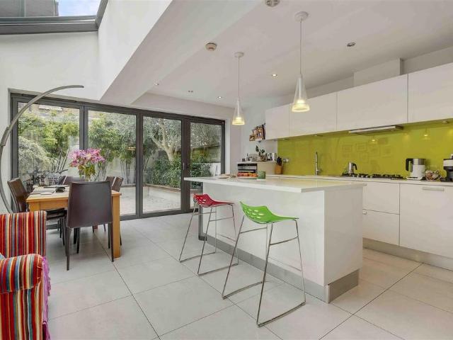 House for sale in Fulham, Walham Green