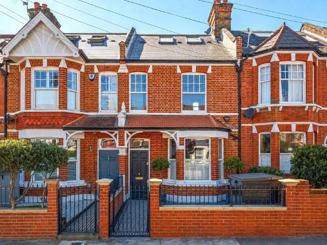 House for sale in Southfields, Greater London