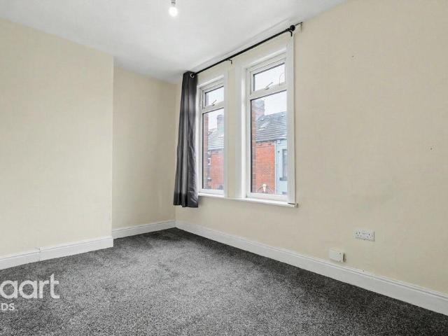 House for sale in East End Park, West Yorkshire