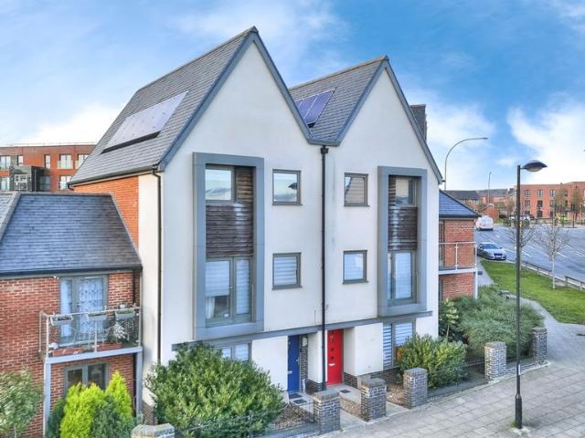 House for sale in Upton