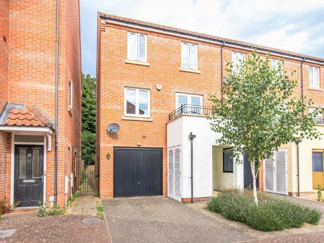 House for sale in Lakenham, East Bank