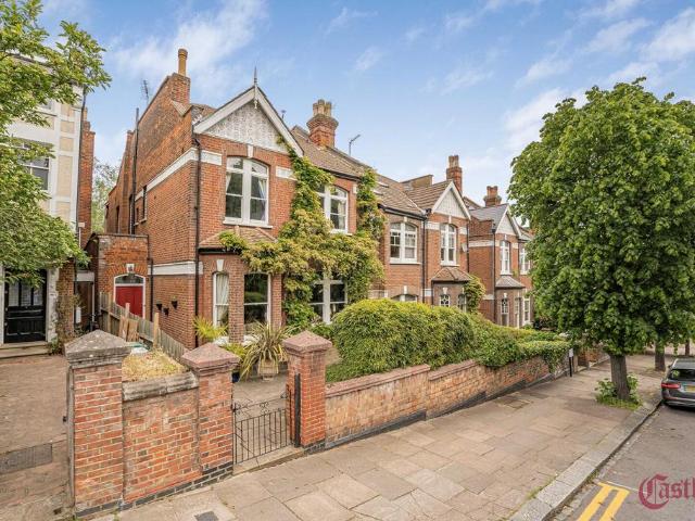 House for sale in Crouch Hall Park, Greater London
