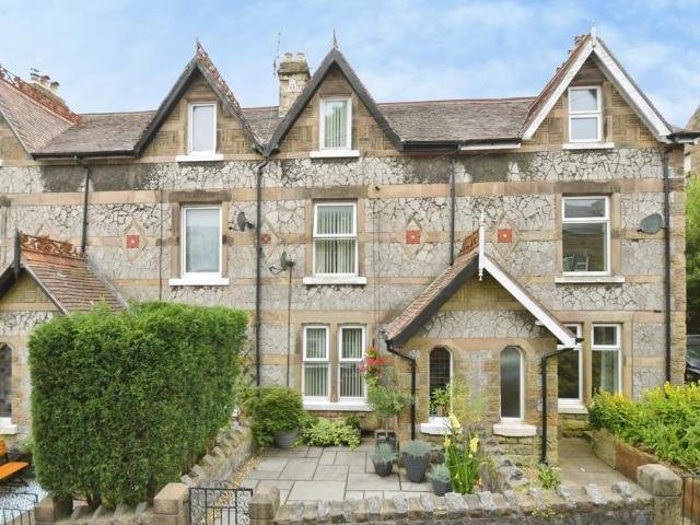 House for sale in Charlesworth, East Midlands