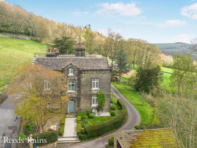 House for sale in Midgley, West Yorkshire