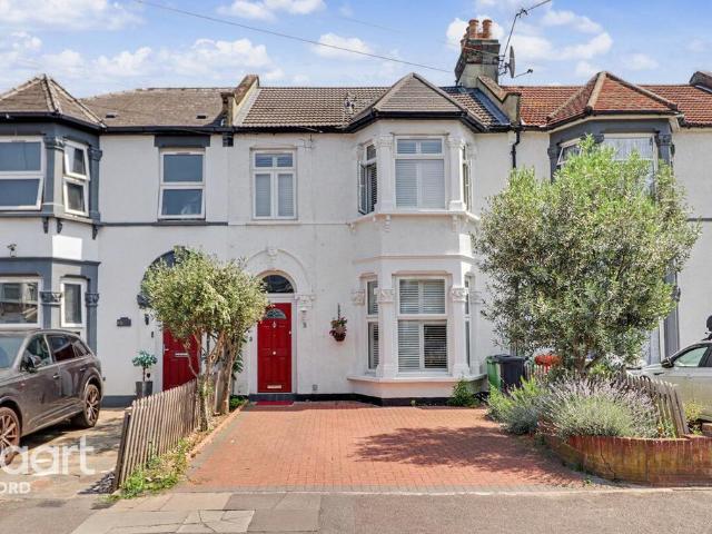House for sale in Seven Kings, Greater London