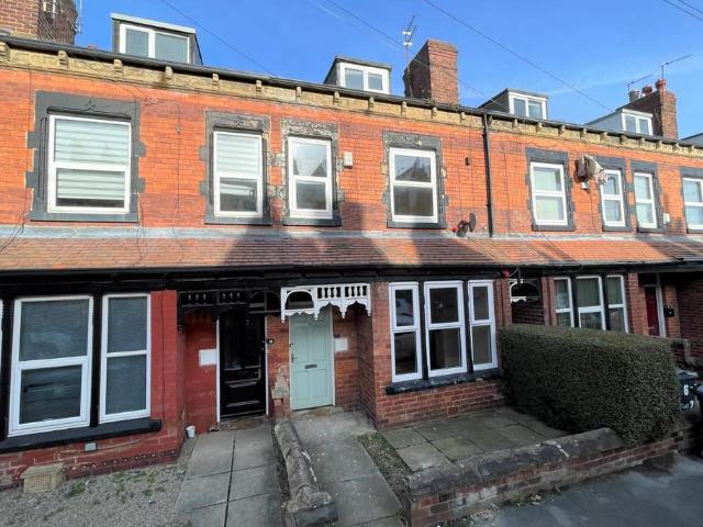 House for sale in Roundhay, West Yorkshire
