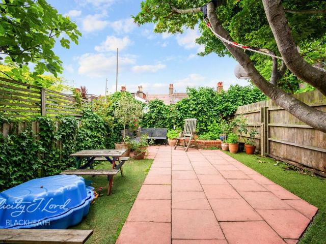House for sale in Royal Borough of Greenwich, Greater London