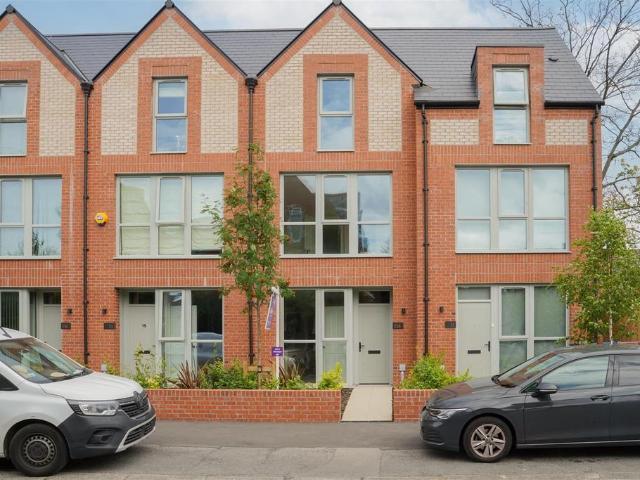 House for sale in Georgia, Greater Manchester