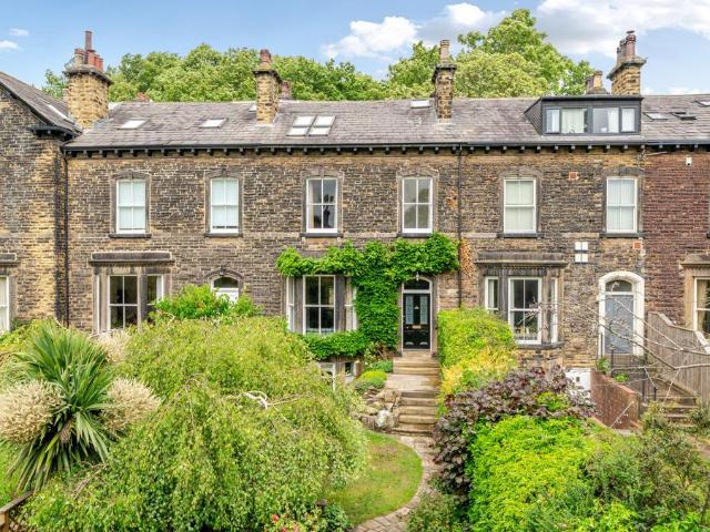 House for sale in Hyde Park, West Yorkshire