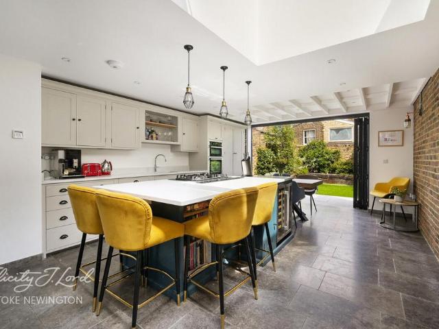 House for sale in Stoke Newington, Greater London