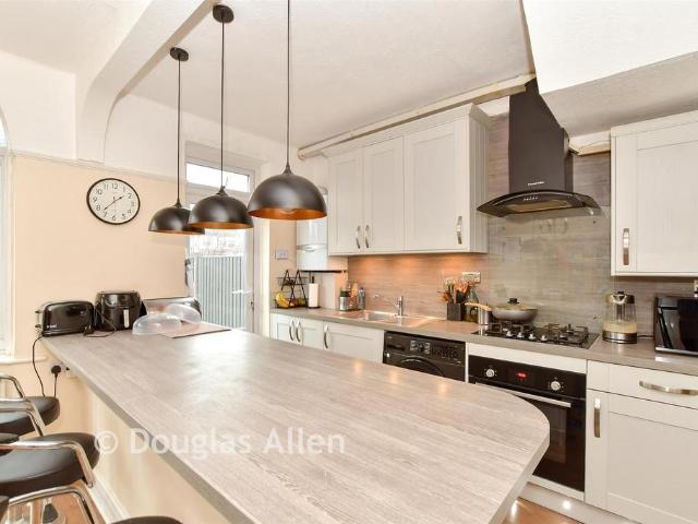 House for sale in Little Heath, Goodmayes