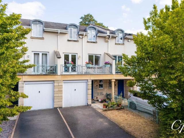 House for sale in Ewens Farm, Golden Valley