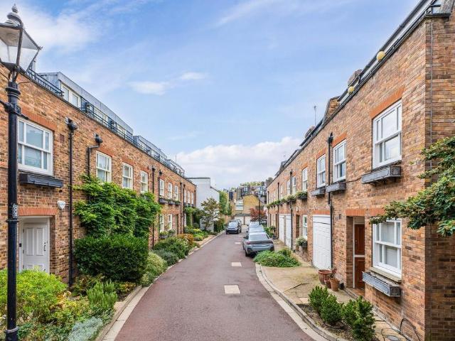 House for sale in Royal Borough of Kensington and Chelsea, Greater London