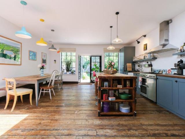 House for sale in Harlesden, Greater London