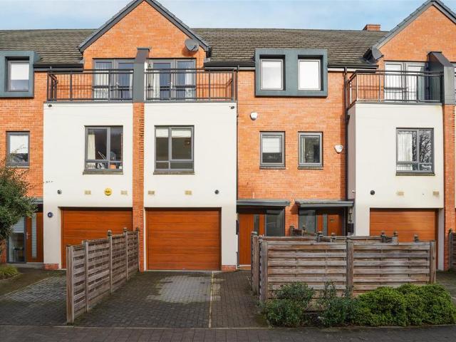 House for sale in Georgia, Greater Manchester