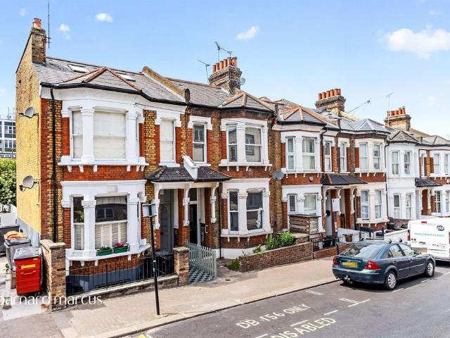 House for sale in Clapham Junction, Greater London