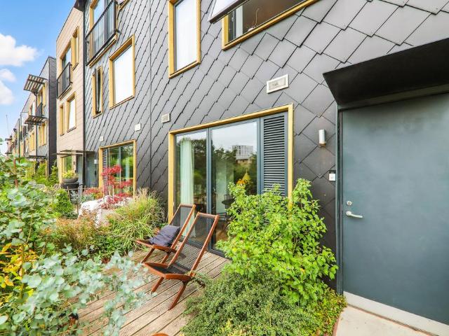 House for sale in Richmond Hill, West Yorkshire
