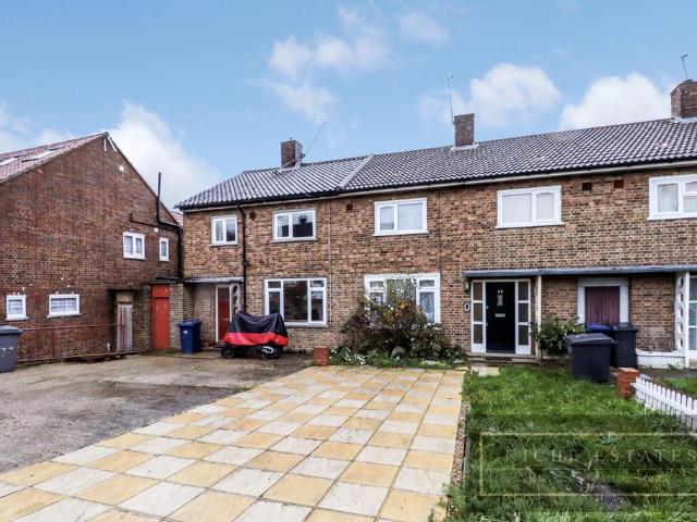 House for sale in Colney Hatch, Greater London