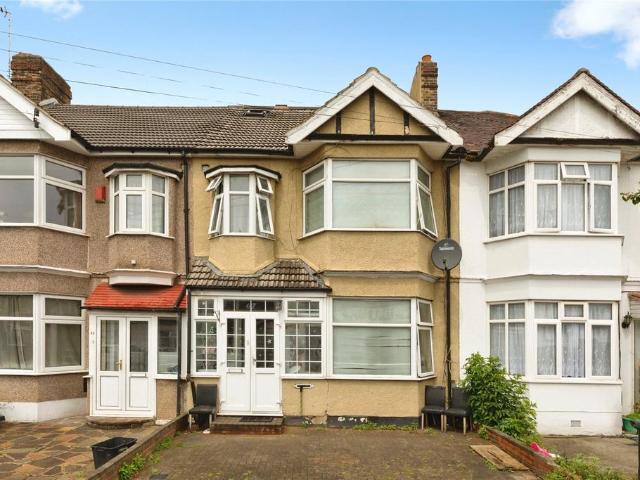 House for sale in Newbury Park, Greater London