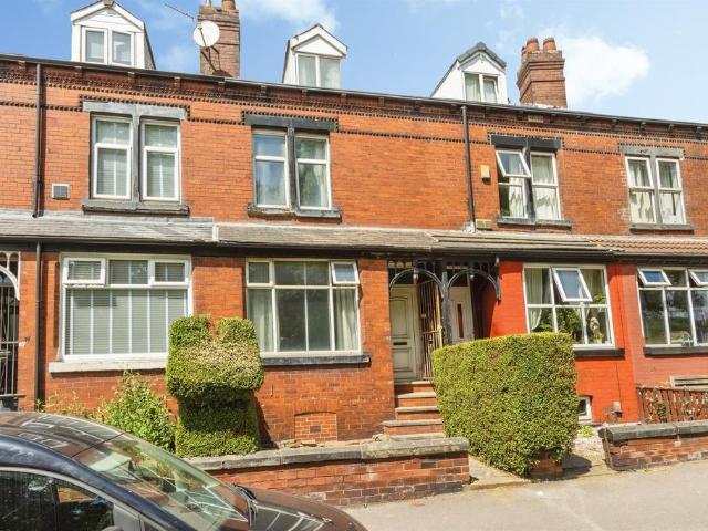 House for sale in East End Park, West Yorkshire