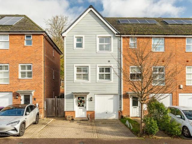 House for sale in Kings Hill, Colliers End