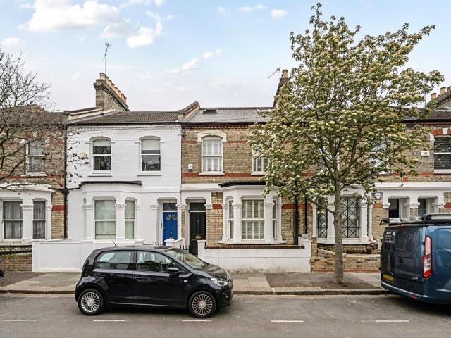 House for sale in West Kensington, Greater London