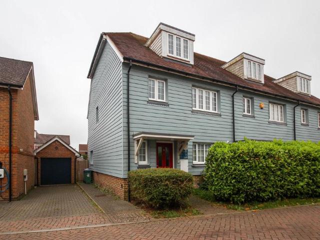 House for sale in Hawkinge, Folkestone