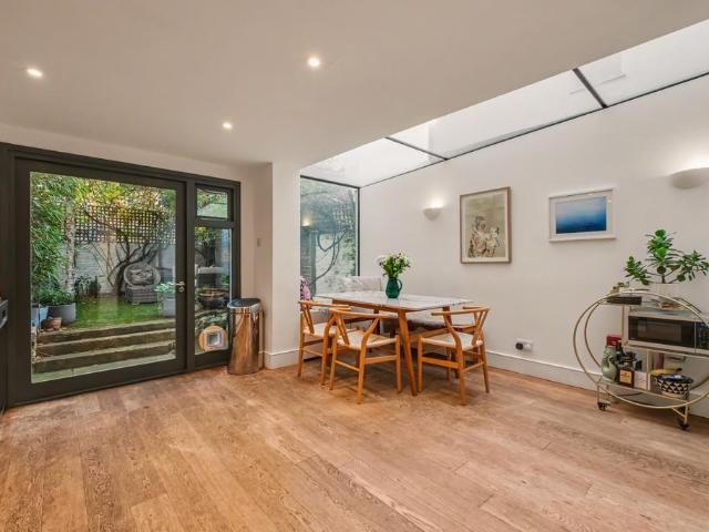 House for sale in Harlesden, Greater London