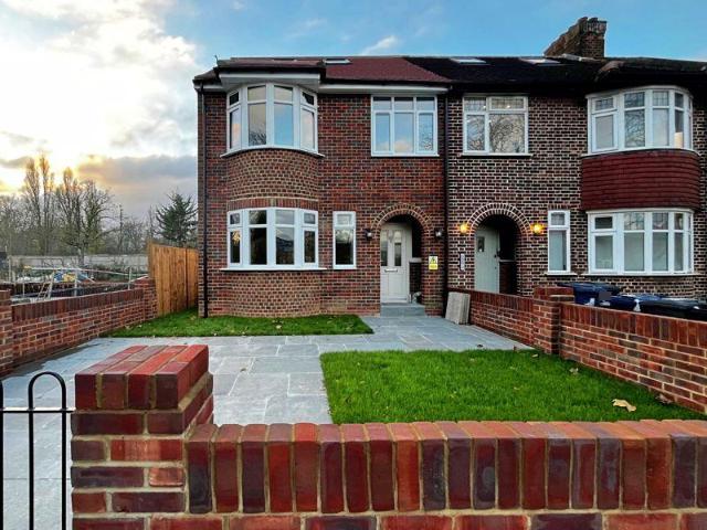 House for sale in London Borough of Ealing, Greenford