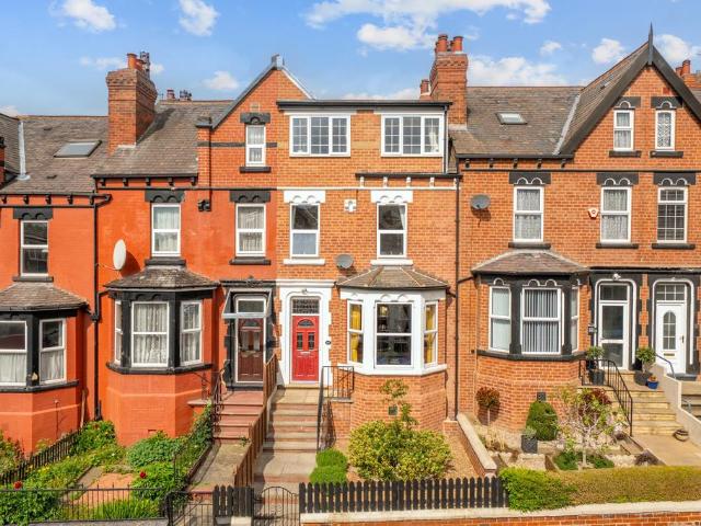House for sale in Harehills, West Yorkshire
