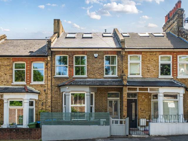 House for sale in East Greenwich, Greater London