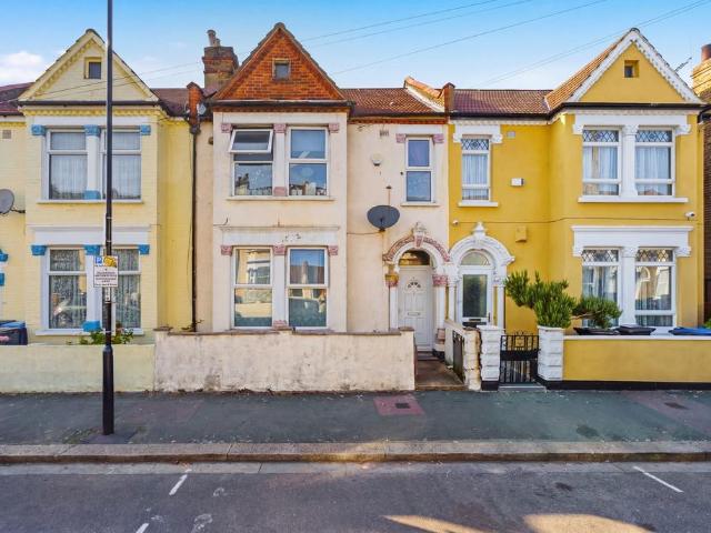 House for sale in London Borough of Croydon, Greater London