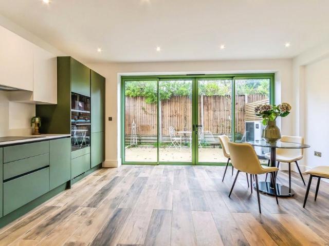 House for sale in London Borough of Croydon, Sanderstead
