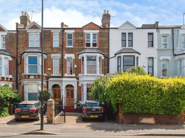 House for sale in Stoke Newington, Greater London