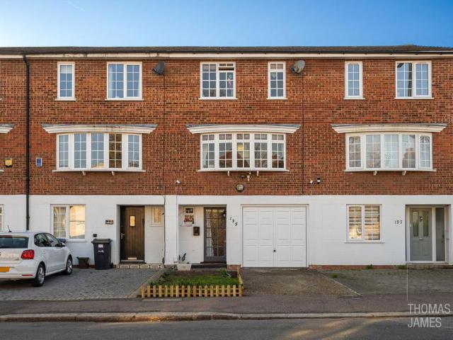 House for sale in Winchmore Hill, Palmers Green