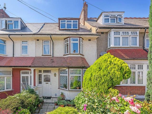 House for sale in Furzedown, Greater London