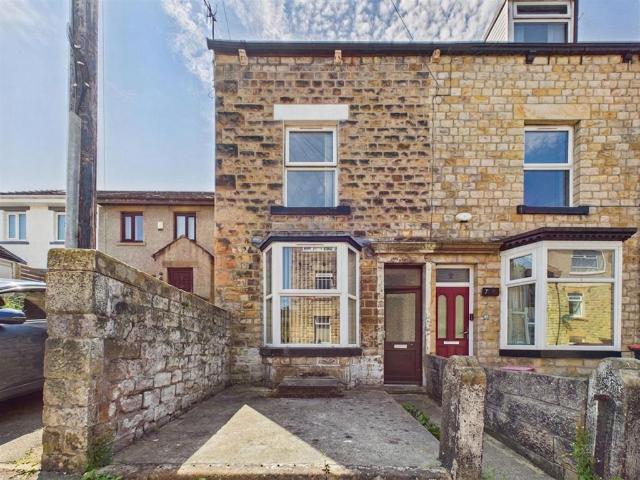 House for sale in Greaves, Bare