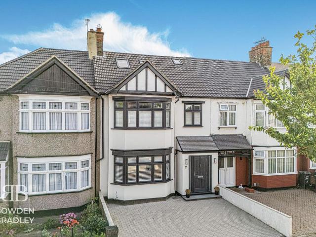 House for sale in Gants Hill, Greater London