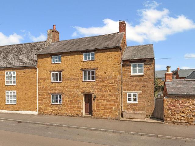House for sale in Evershot, Oxfordshire