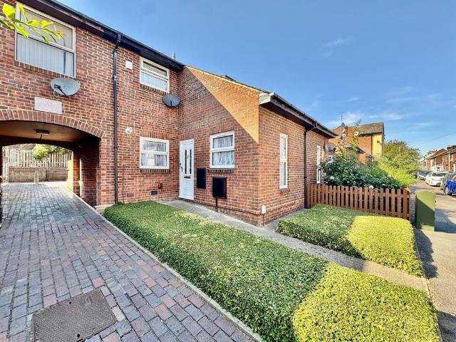 House for sale in Spring Park, Luton