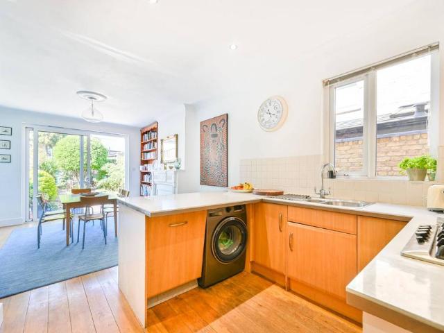 House for sale in North Kensington, Greater London