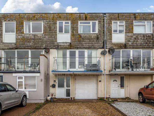 House for sale in Littlecote, West Sussex