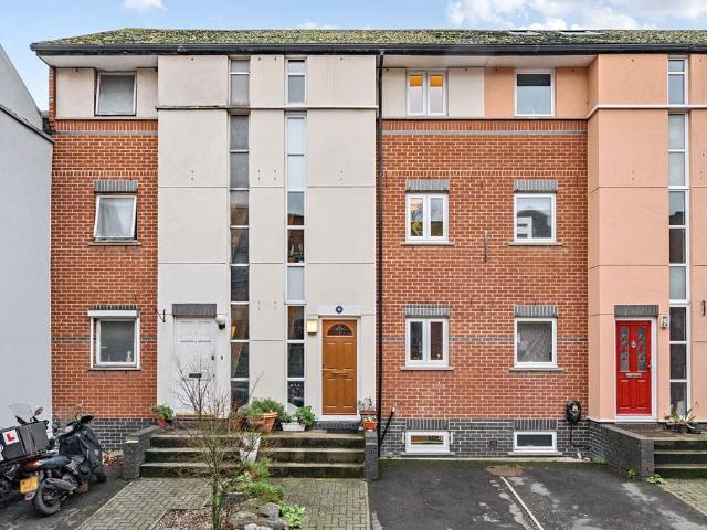 House for sale in Old Ford, Bow