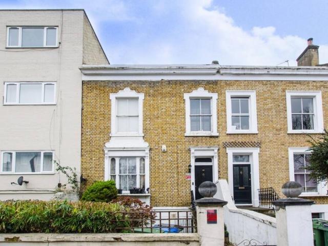 House for sale in Charlton Riverside, Greater London