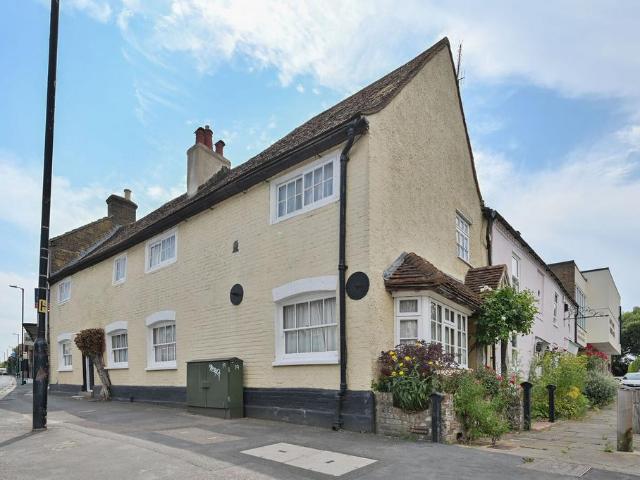 House for sale in Bushey