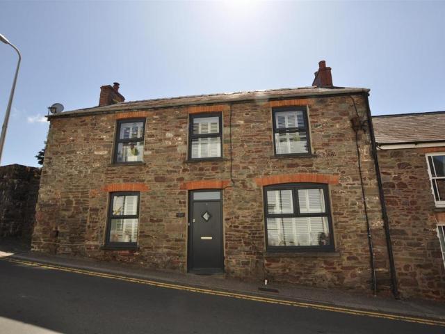 House for sale in Laugharne, Wales