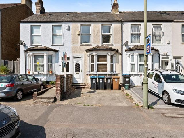 House for sale in Hillview, Surrey