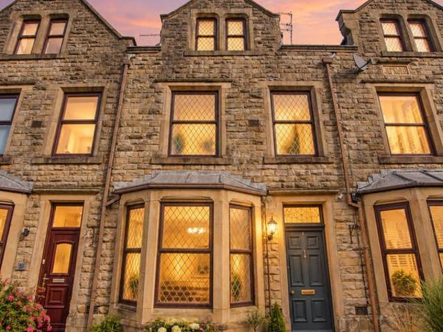 House for sale in Syke, Burnedge