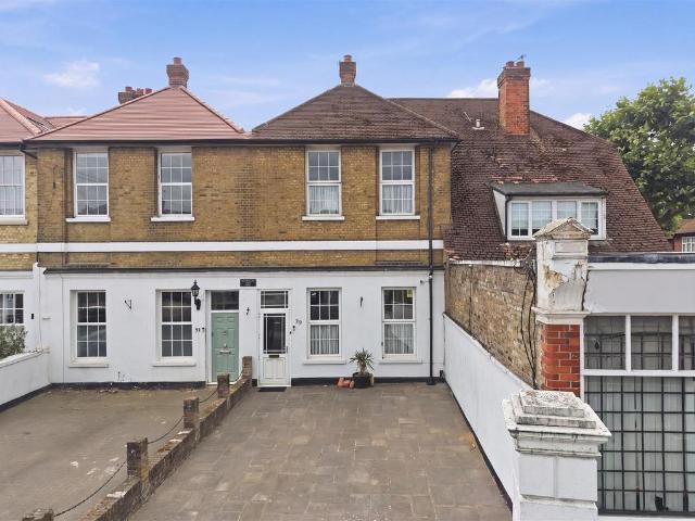 House for sale in Carterhatch, Greater London