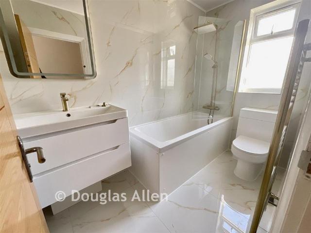 House for sale in Chingford Mount, Highams Park